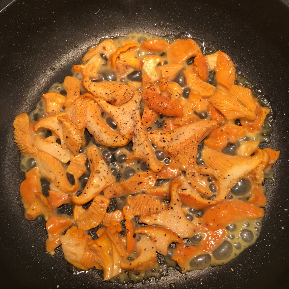wild mushrooms, chanterelles, chaterelle mushrooms sauteed in butter